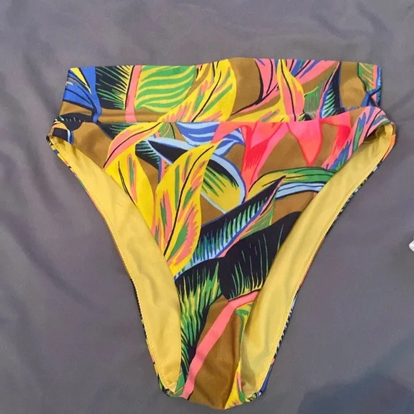 Aerie swim - Picture 1 of 4